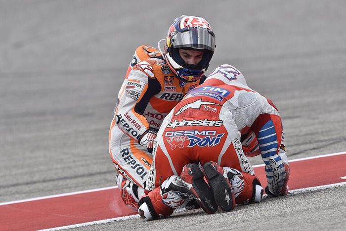 Dani Pedrosa setelah kecelakaan dengan Andrea Dovizioso di COTA 2016