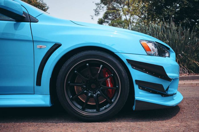 Modifikasi Mitsubishi Evo X pakai pelek  Volk Racing CE28 RT Black Edition 18 inci