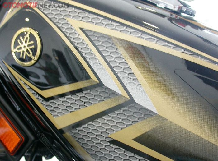 Striping tangki RX King 20th anniversary juga motif emas