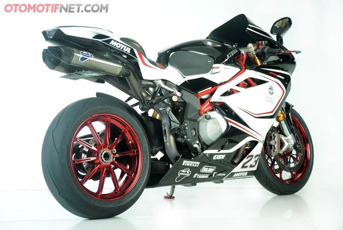 Airbrush pada MV Agusta F4 ini motifnya meniru MV Agusta Corse