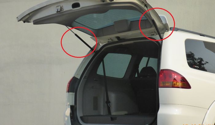 Kampanye perbaikan 77 ribuan Pajero Sport dilakukan pergantian di bagian Tailgate Gas Spring