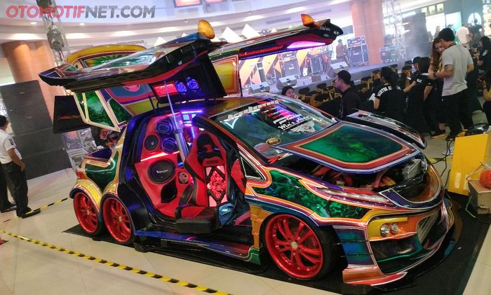 Airbrush yang ditorehkan membuatnya tampil menyolok