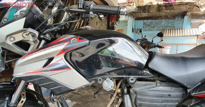 Tangki imitasi Honda Tiger Revo