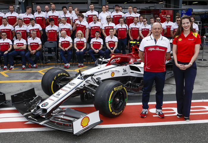 Yim Alfa Romeo Racing saat mengumumkan kerja sama baru dengan Shell di GP F1 Australia 2019
