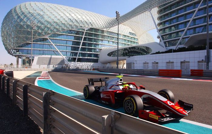 Mick Schumacher tengah melakukan tes mobil F2 tim Prema di Abu Dhabi, setelah musim 2018 berakhir