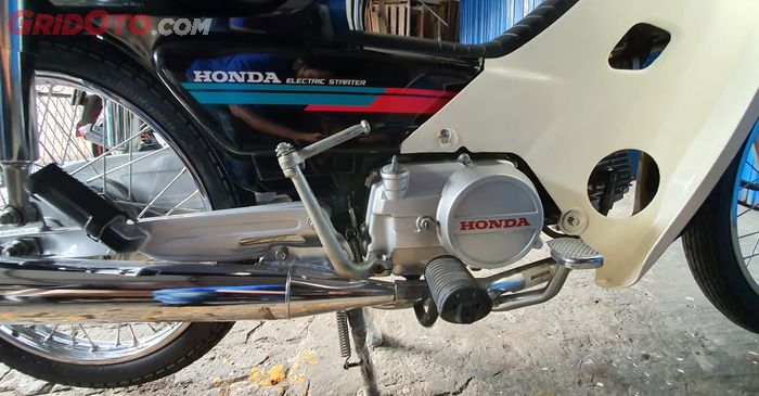 Motor bebek jadul Honda punya ground clearance yang rendah, alhasil sering mentok polisi tidur