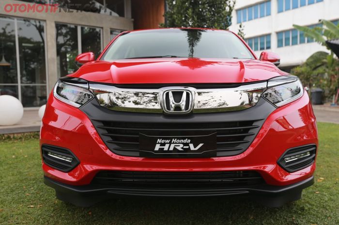 Tampilan depan New Honda HR-V kini lebih segar dengan desain gril dan lampu baru