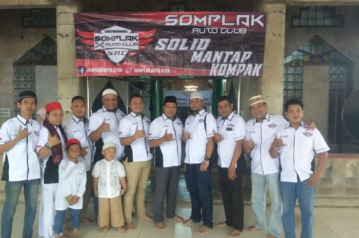 Bakti sosial Somplak Auto Club