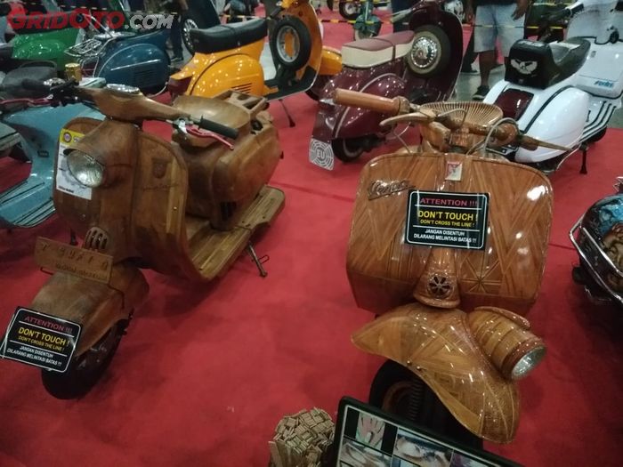 Vespa pakai bodi kayu