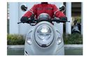 Awas! Terus Menyalakan Lampu Jauh di Motor Ternyata Bahaya Banget 