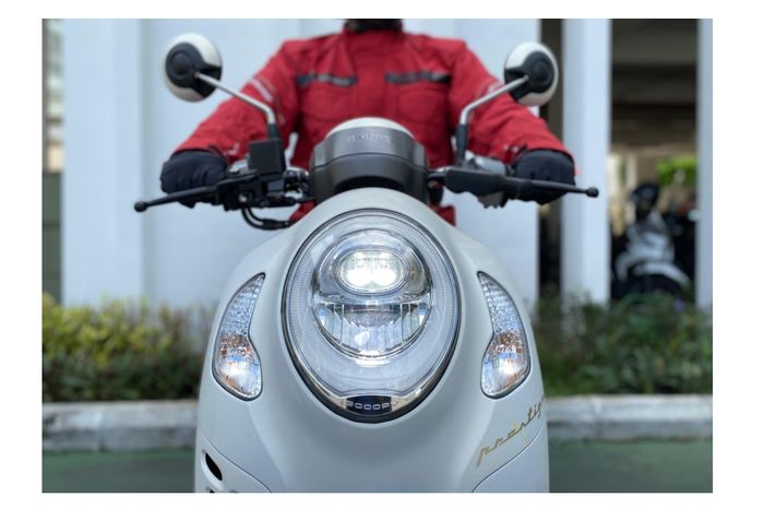 Headlamp motor yang menyatu dengan bodi depan, zaman dulu disebut lampu bego