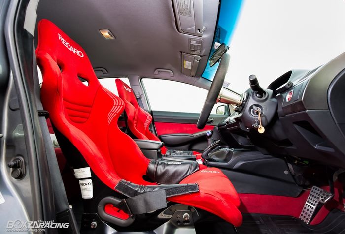 Tampilan kabin sporty modifikasi Honda Civic FD 
