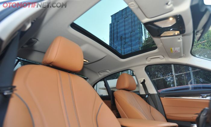 BMW 530i Luxury Line punya sunroof