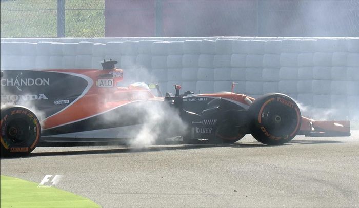 Balapan di negaranya sendiri, sepanjang akhir pekan GP Spanyol, Fernando Aonso diganggu masalah keandalan mesin Honda pada mobil Mclaren andalannya, saat lomba ia finish ke-12