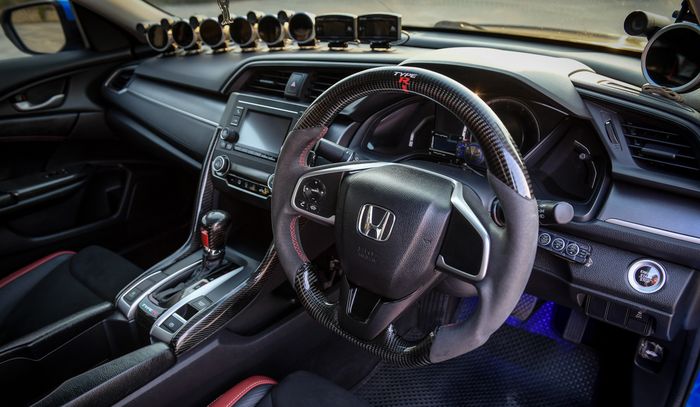 Tampilan kabin sporty modifikasi Honda Civic Turbo street racing
