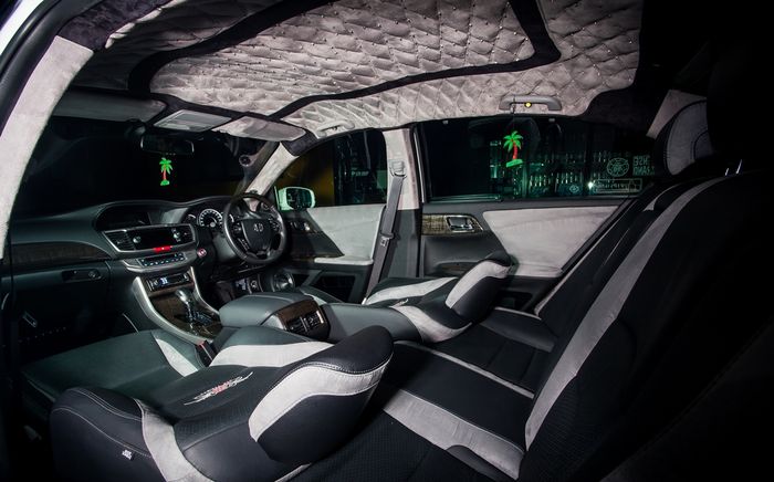 Tampilan kabin modifikasi Honda Accord bergaya VIP Style