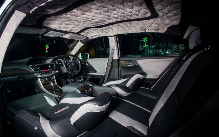 Tampilan kabin modifikasi Honda Accord VIP Style dikemas lebih nyaman dan mewah