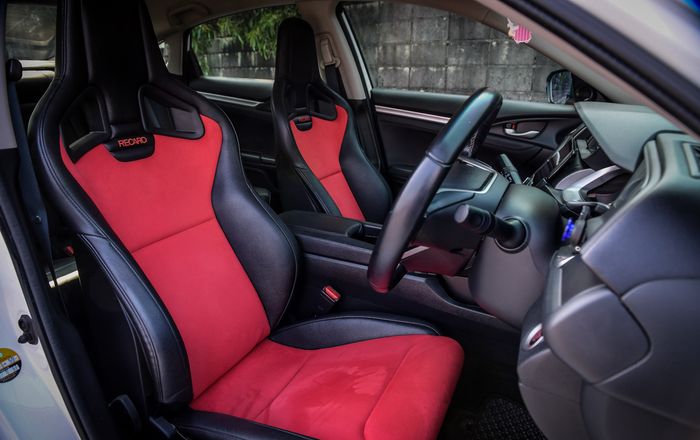 Jok semi bucket Recaro terpasang di kabin modifikasi Honda Civic Turbo