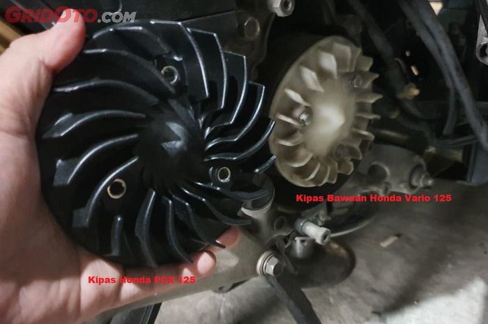 Perbandingan kipas Honda PCX 125 (kiri) dengan kipas Honda Vario 125 (kanan)
