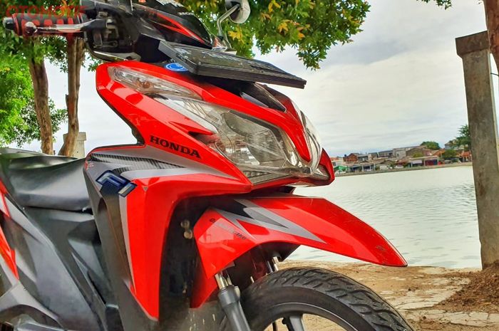 Honda Vario 125 generasi pertama masih menggunakan bohlam