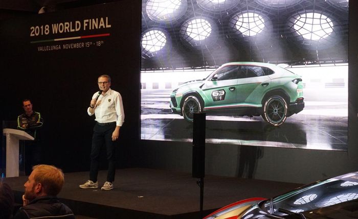 Chairman &amp; CEO Automobili Lamborghini, Stefano Domenicali saat memperkenalkan Lamborghini Urus ST-X 