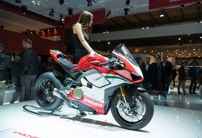 Ducati Panigale V4 memiliki konfigurasi mesin empat silinder V 90 derajat 