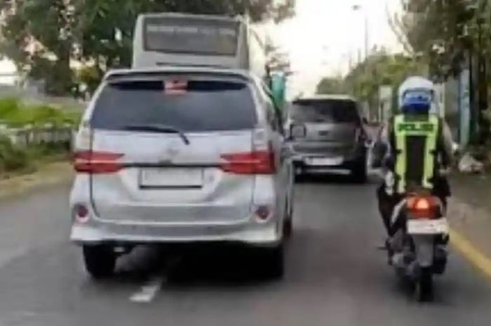 Toyota Avanza silver jadi target pengejaran polisi di Jombang. Bermula dari sewa menyewa di Surakarta