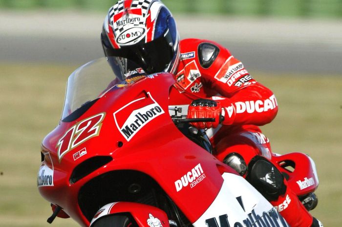 Penampilan Troy Bayliss, pembalap Australia pertama di tim pabrikan Ducati pada tahun 2003