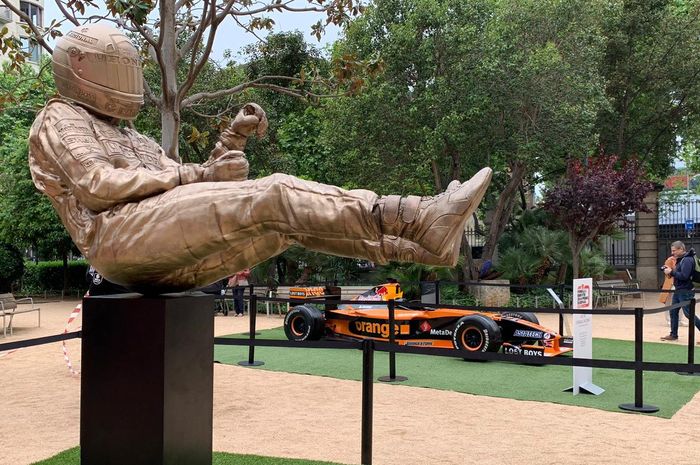 Penyelenggara balap F1 Spanyol mendatangkan patung Ayrton Senna dari markas tim McLaren di Inggris