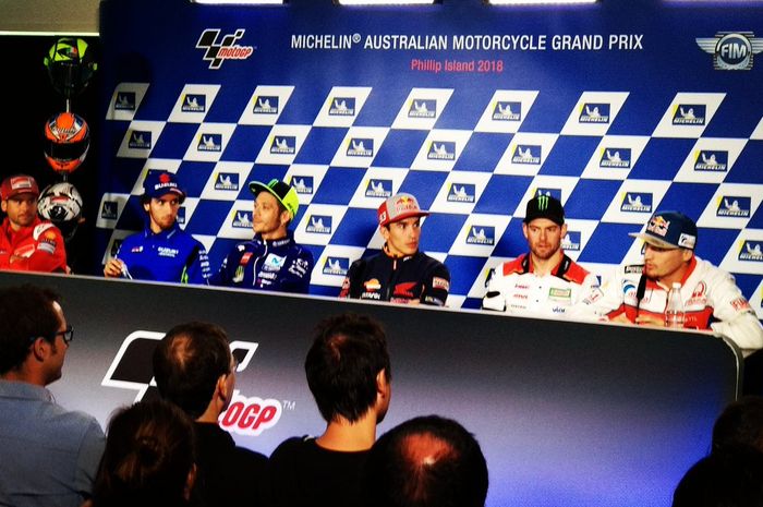 Jumpa pers jelang MotoGP Australia, Valentino Rossi (ketiga dari kiri) optimis bisa meraih podium