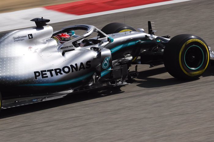 Sirkuit Bahrain dianggap tidak cocok dengan mobil Mercedes, Lewis Hamilton merasa kini lebih baik