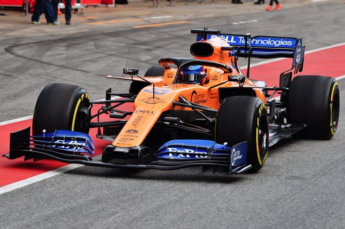 Carlos Sainz bangga pada mobil McLaren setelah menjalani awal yang bagus pada tes pramusim di Barcelona
