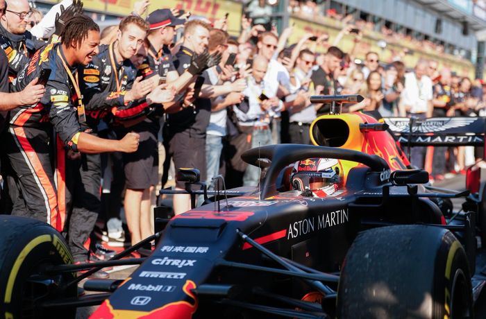 Max Verstappen disambut gembira setelah masuk finish urutan ketiga F1 Australia 2019