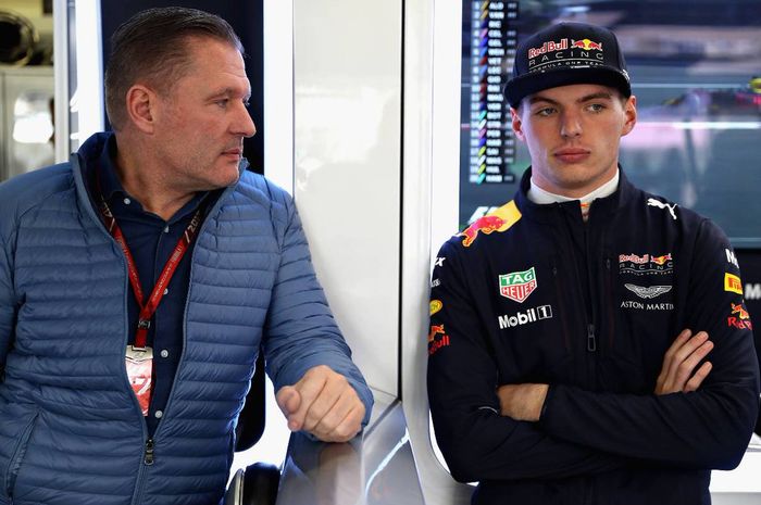Jos Verstappen mendampingi putranya Max Verstappen di setiap balapan