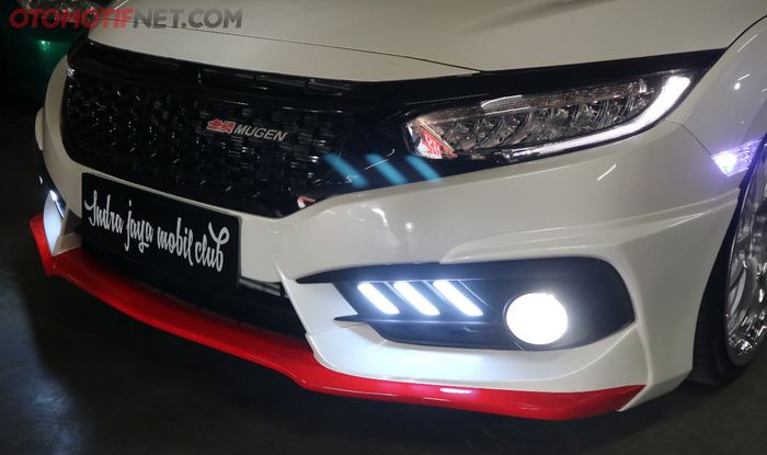 Lampu LED yang disematkan bikin kesan Civic makin futuristik