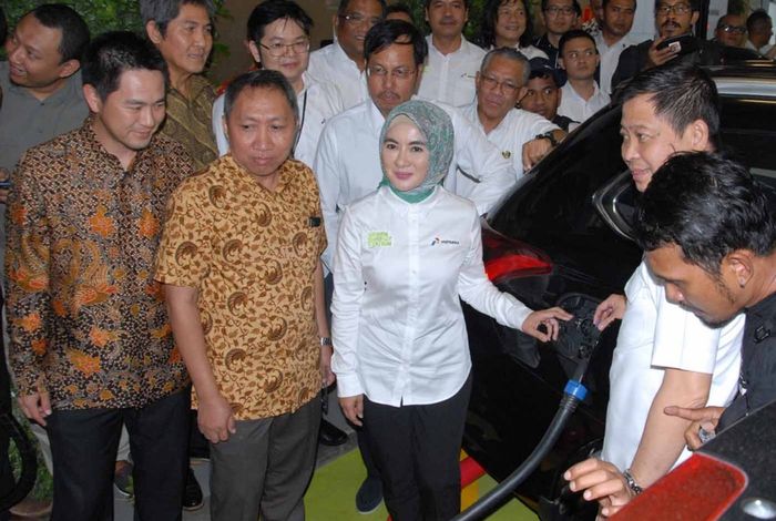 Mitsubishi, Pertamina, dan beberapa instansi lainnya ambil bagian di peluncuran charging station