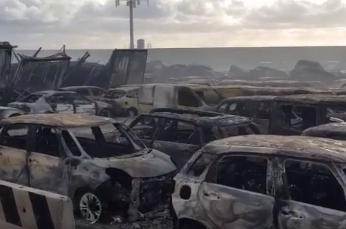 Mobil yang terbakar adalah mobil siap ekspor