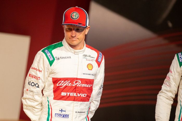 Untuk balapan di F1 Italia, Kimi Raikkonen pakai baju balap yang beda dari biasanya