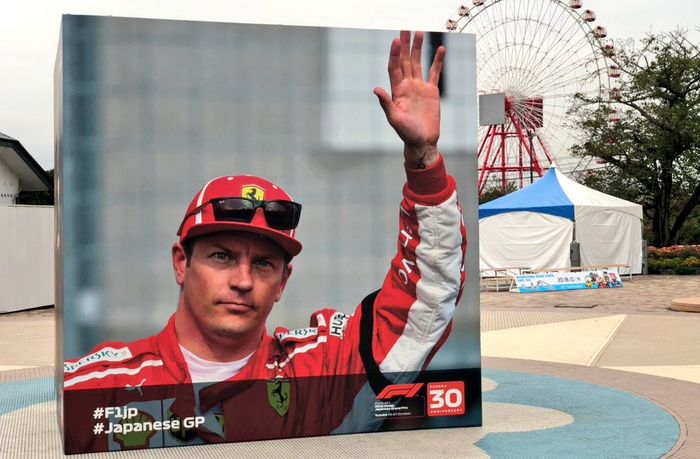Wajah Kimi Raikkonen dipasang pada sebuah tempat di sirkuit Suzuka