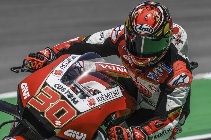 Takaaki Nakagami menguji motor Honda RC213V spek 2018 dan 2019 pada tes MotoGP Catalunya