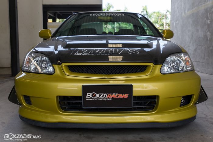 Tampilan depan modifikasi Honda Civic Ferio bergaya racing minimalis