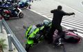 Sedih Banget, Kawasaki ZX-10R Enggak Salah Apa-apa Kena Tabrak Motor Matik