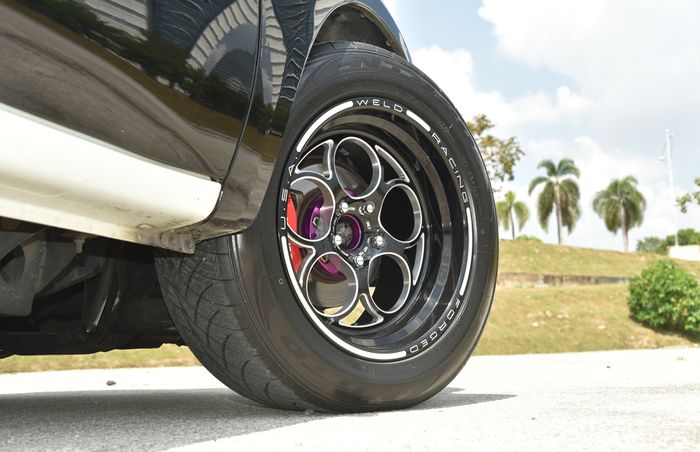 Mitsubishi Triotn pasang pelek Weld Racing ukuran 18 inci 