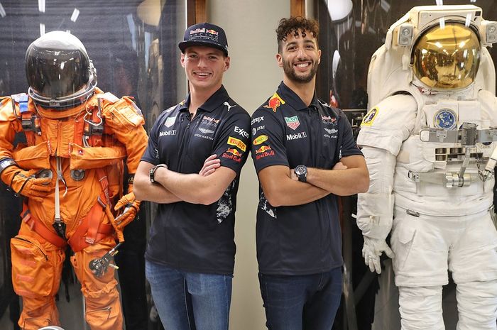 Max Verstappen dan Daniel Ricciardo saat berkunjung ke NASA