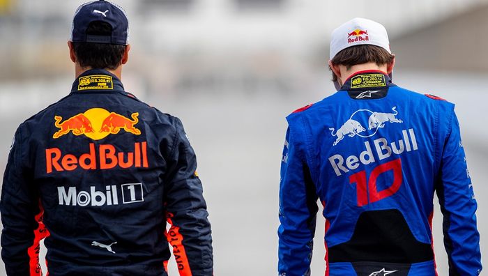 Pembalap tim Red Bull Daniel Ricciardo dan pembalap tim Toro Rosso Pierre Gasly di GP F1 Bahrain, apakah tahun 2019 mereka pakai mesin yang sama?