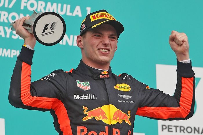 Setelah beberapa kali tidak finish, Max Verstappen meraih kemenangan pertamanya musim 2017 di GP F1 Malaysia