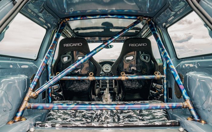 Tampilan kabin modifikasi MINI Cooper S bergaya street racing