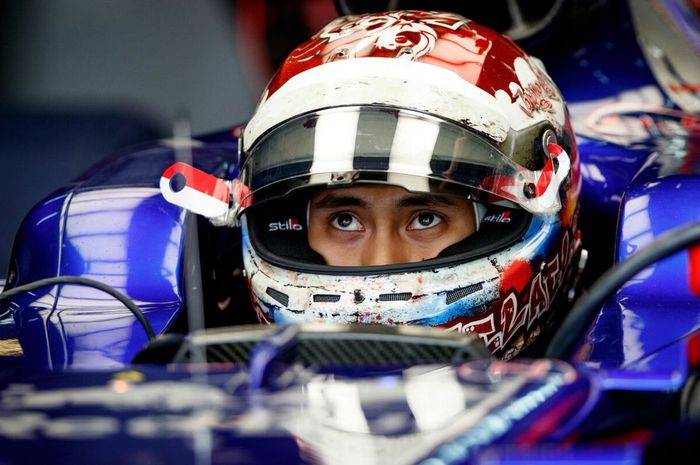 Sean Gelael akan menguji coba ban Pirelli untuk musim balap F1 2018 bersama tim Toro Rosso di Abu Dhabi