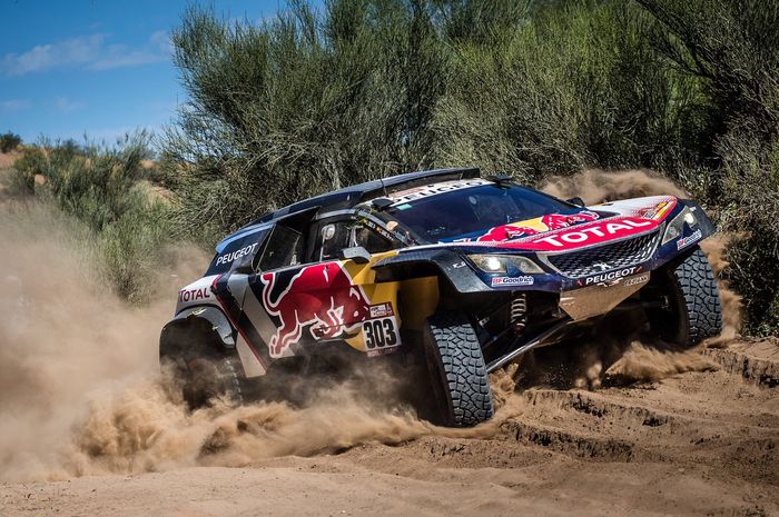 Mengakhiri stage 13 dengan keunggulan 46 menit, Carlos Sainz di ambang juara Reli Dakar 2018