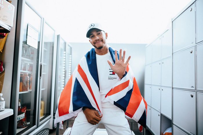 Lewis Hamilton masih betah di tim F1 Mercedes